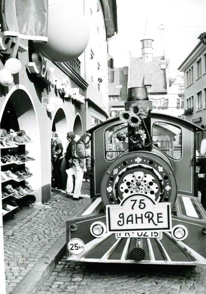 Lokomotive zum 75-jährigen Jubiläum Lokomotive zum 75-jährigen Jubiläum