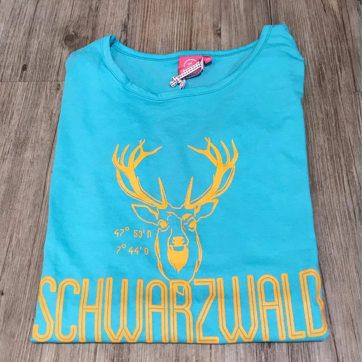 schwarzwald-t-shirt-damen-aquablau-neongelb-1440x1440